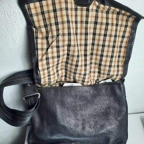 LEVENGER Black Bomber Jacket Pebbled Leather Laptop Messenger Bag AL7420